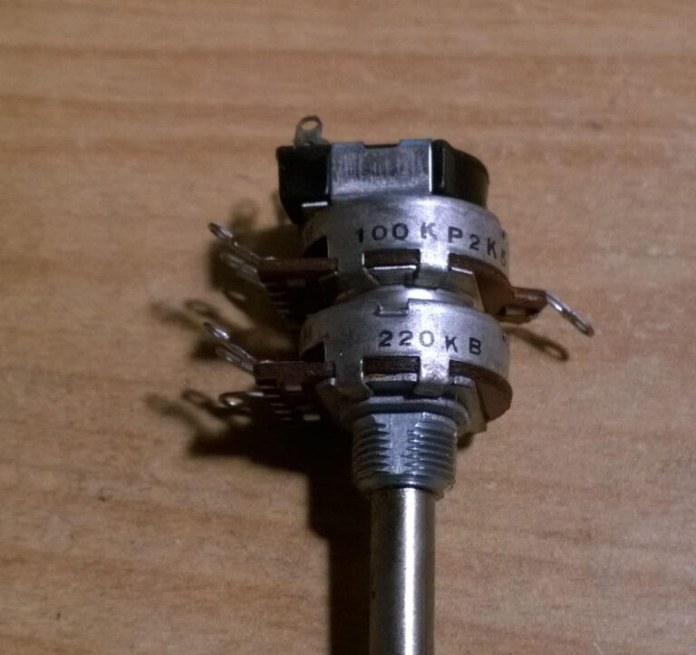 Potentiometre Reparation Potentiomètre 2 X 22 KOhm Linéaire - Axe 6 Mm Potentiometre Reparation Potentiomètre 2 X 22 KOhm Linéaire - Axe 6 Mm