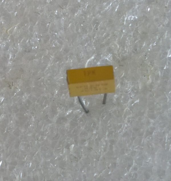 LOT DE DEUX CONDENSATEURS CERAMIQUE CN19 - 1µF- 63 V